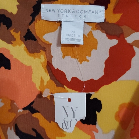 NEW YORK & CO. stretchy floral faux wrap dress brown tan orange Med. NWT - Picture 3 of 7